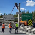esenler-metris-kavsaginda-damperi-acik-kamyon-iki-tabelaya-carpti-surucu-araniyor-SdnJem9w
