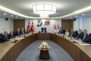 yeni-partide-fon-kriz-masasi-toplantisi-ozgur-ozel-baskanliginda-yapildi-tEexl2xe